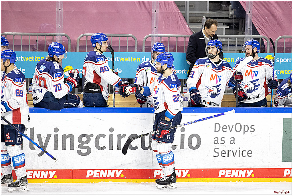 PENNY DEL;  Koelner Haie - Adler Mannheim; Koeln, 02.01.2022